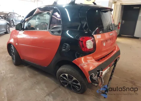 2016 Smart Fortwo Passion/Prime/Proxy/Pure z USA, uszkodzony, nr VIN WMEFJ5DA4GK045241